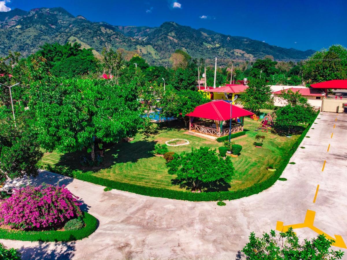 Rancho Guacamayos Hotel & Restaurantes Bonao Kültér fotó